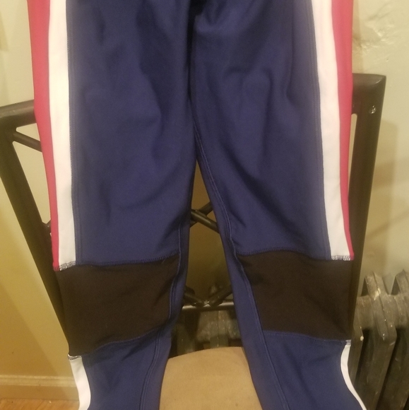 BRAND NEW | Workout leggings with phone pocket - Picture 2 of 5